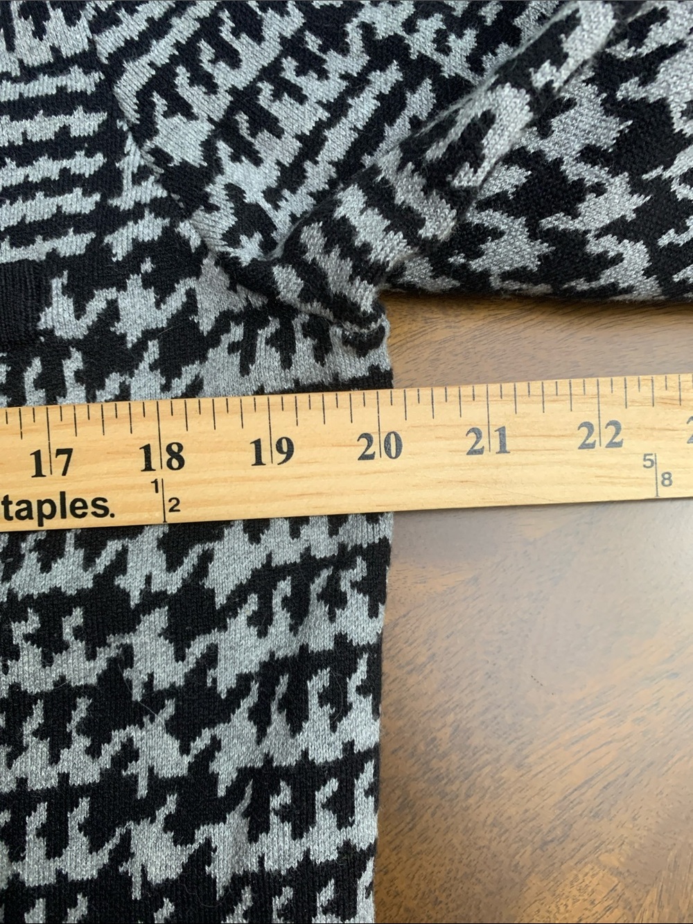 Sweater - Picture 2 of 6